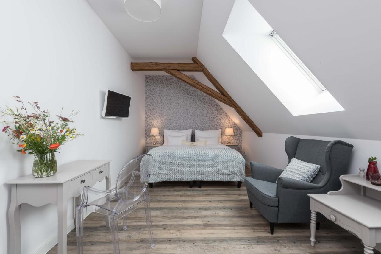 Na Kmine Hotel Obristvi Luaran gambar