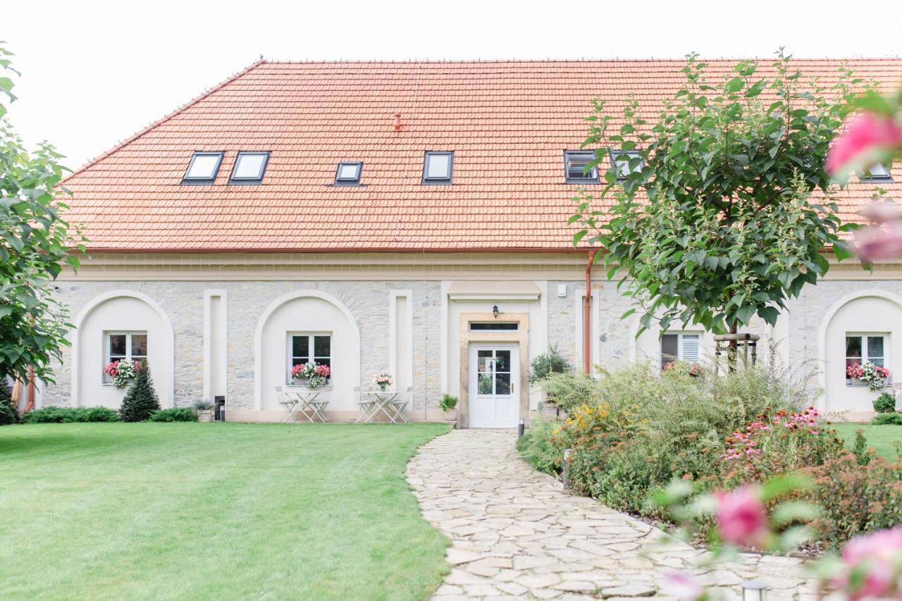 Na Kmine Hotel Obristvi Luaran gambar