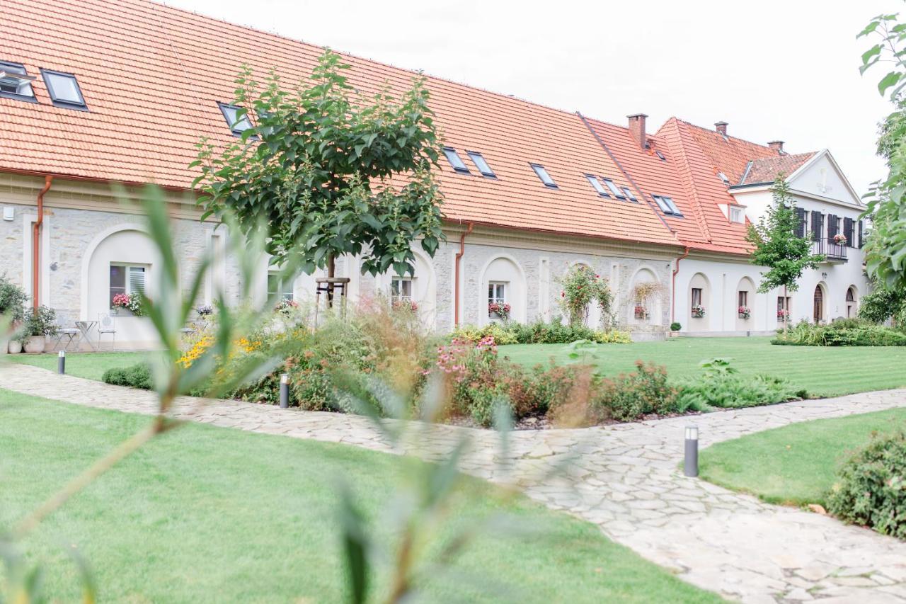 Na Kmine Hotel Obristvi Luaran gambar