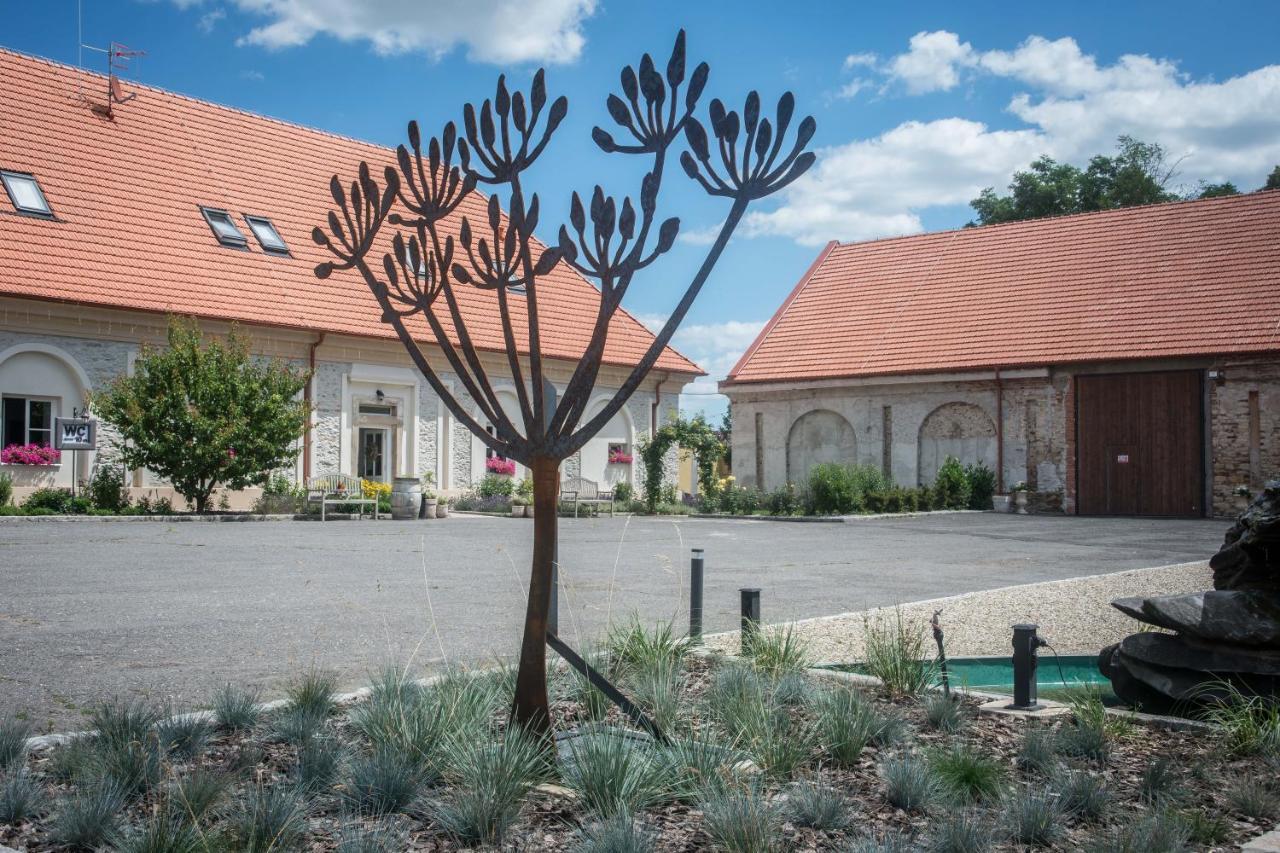 Na Kmine Hotel Obristvi Luaran gambar