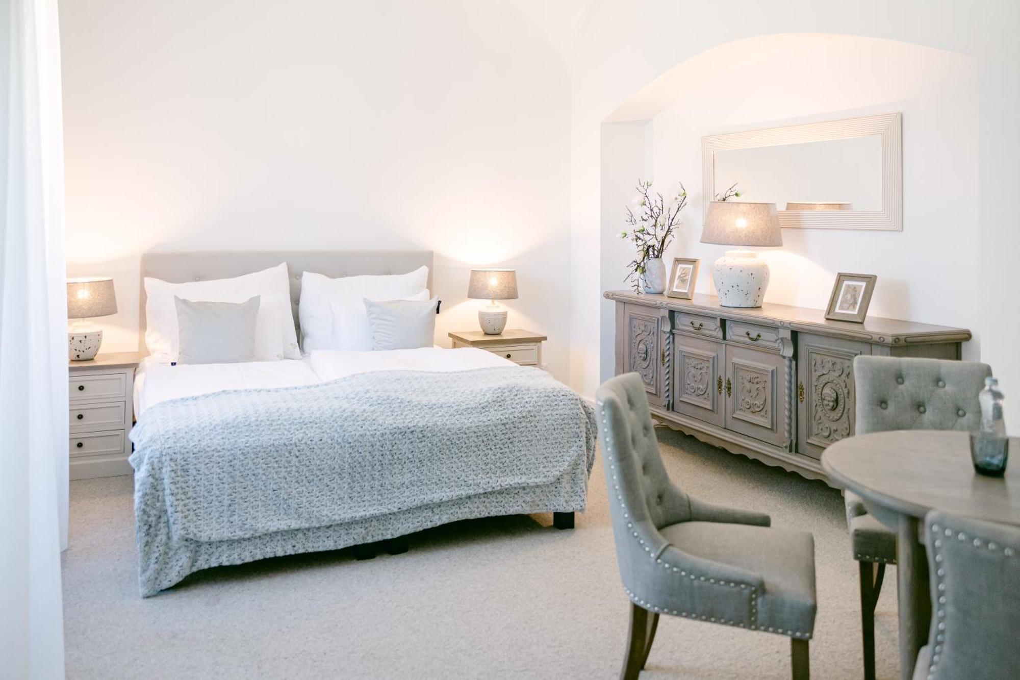 Na Kmine Hotel Obristvi Luaran gambar