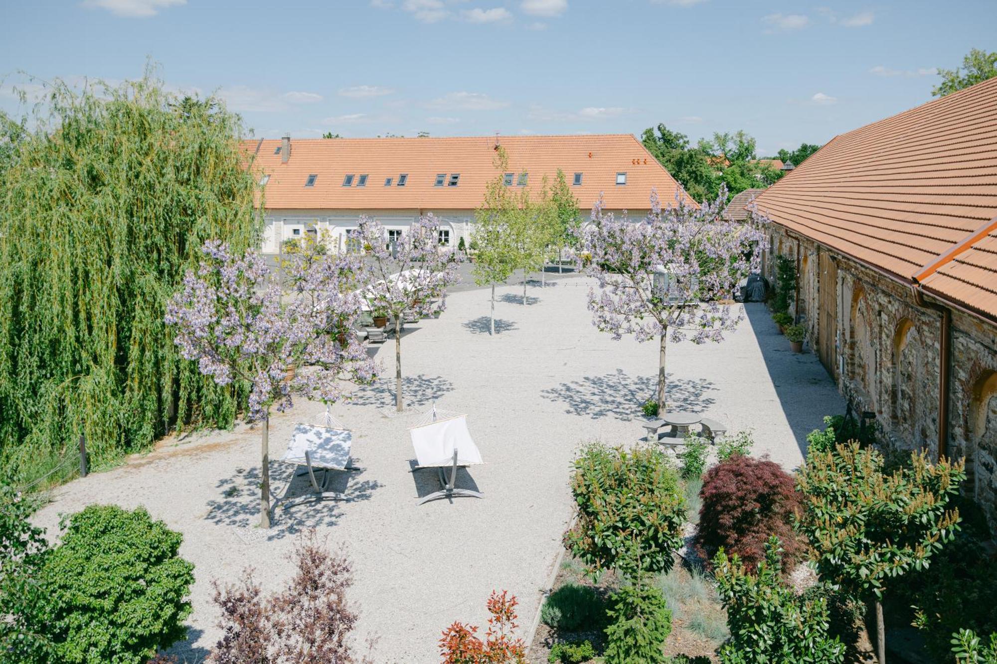 Na Kmine Hotel Obristvi Luaran gambar